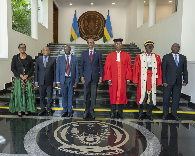 Kagame Tasks Sworn-in Officials to Serve the Country Selflessly